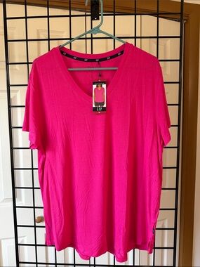 GAP Short-Sleeve V-Neck Tee in Hot Pink